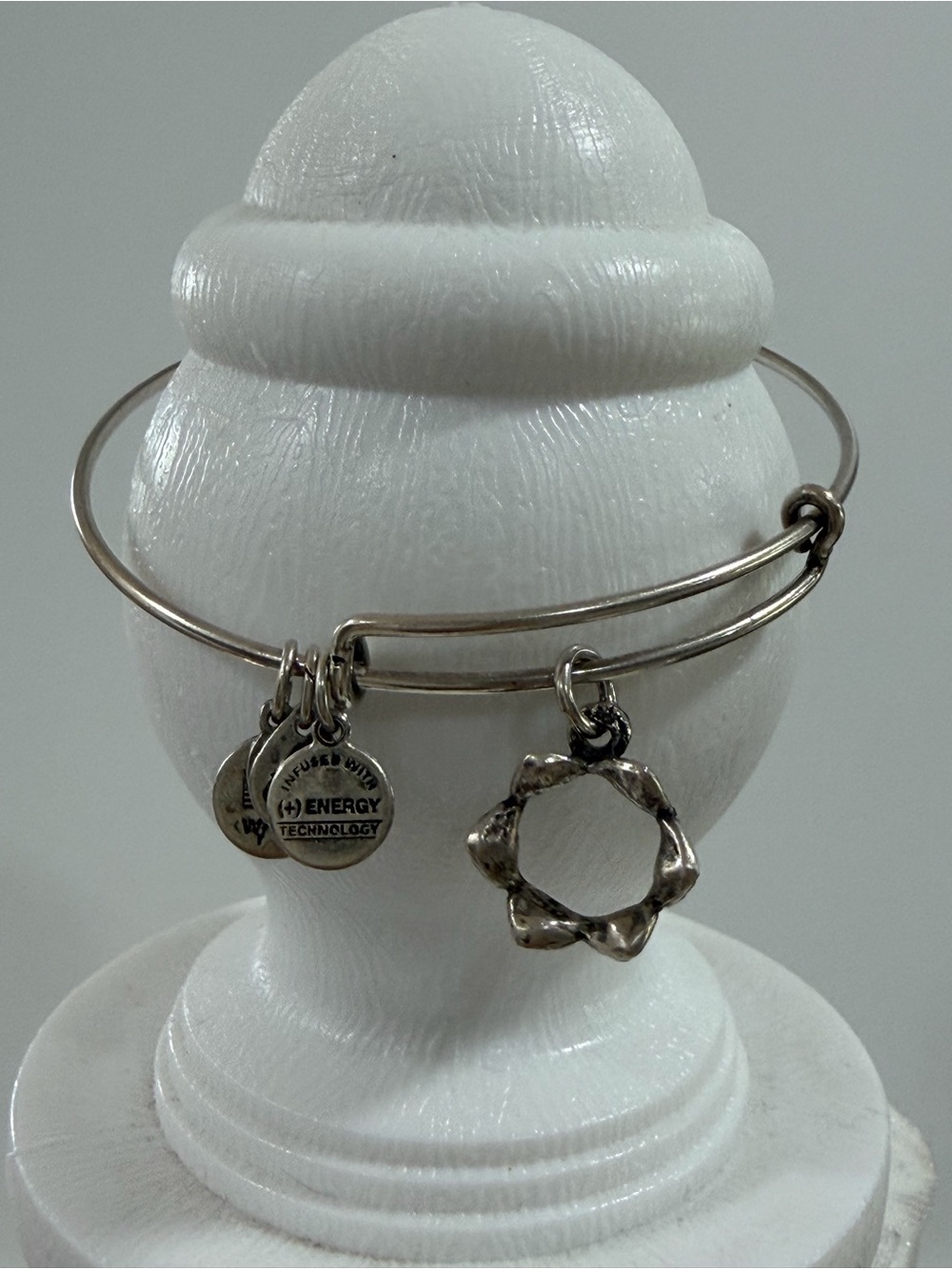 Alex and Ani Queen’s Crown Silver Bracelet - Picture 4 of 9